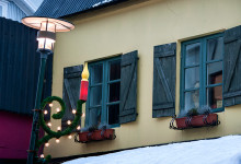 Juldekoration på gatlampa vid Laugavegur, Reykjavik Island