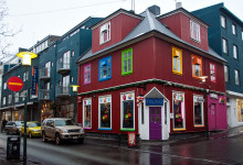 Färgglatt hus vid Laugavegur, Reykjavik Island