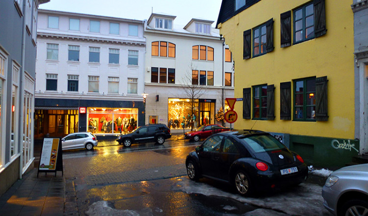 Sidogata i centrum av Reykjavik, Island