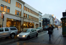 Längs huvudgatan genom Reykjavik
