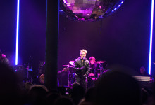 Danny Saucedo uppträder vid Clarion Post invigning