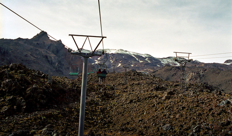 Linbanor tar oss upp till 2020 meters höjd, Mt Ruapehu Crater climb Linbanor tar oss upp till 2020 meters höjd, Mt Ruapehu Crater climb