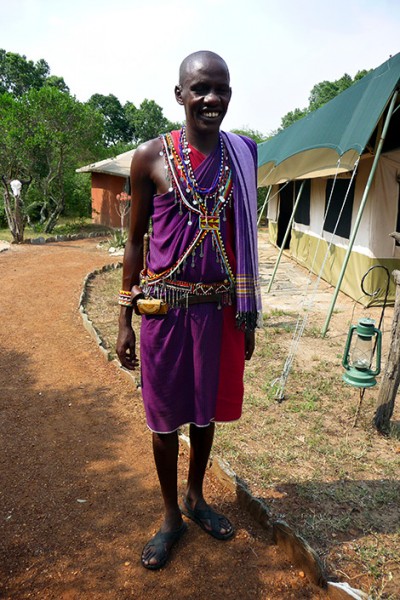 Ben, en masaj välkomnar till JK Mara Camp, Masai Mara Kenya