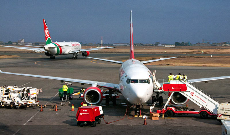 Plan från Kenya Airways på Nairobi flygplats, Kenya