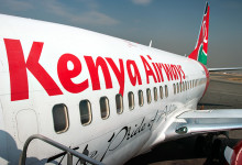 Boarding på flygplan från Kenya Airways på Nairobi flygplats