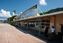 Ingång från landningsbanan till Seychelles International Airport