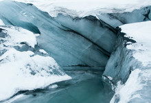 Is och vatten på glaciären Sólheimajökull, Island
