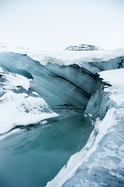Is och vatten på glaciären Sólheimajökull, Island