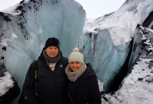 Lasse och Anki vid isväggar på glaciären Sólheimajökull, Island