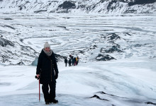 Anki på väg ner för glaciärtungan Sólheimajökull, Island