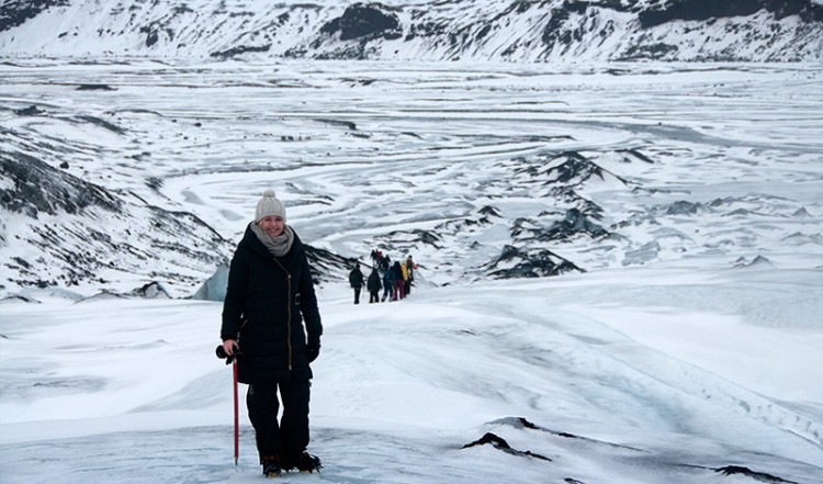 Anki på väg ner för glaciärtungan Sólheimajökull, Island