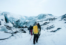 Bland islandskap på glaciären vid Sólheimajökull, Island
