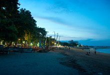 Sanur strandvy vid skymning, Bali