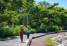 Balinesiska kvinnor i södra Sanur, Bali