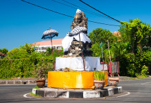 Ganesh staty i rondell, Sanur Bali