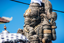 Närbild Ganesh staty i rondell, Sanur Bali