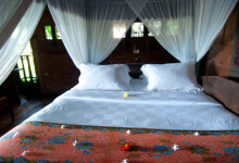 Blommor på sängen, Padi House, Bambu Indah Ubud