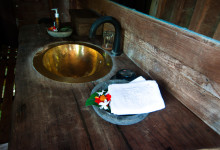 Handfat i badrummet till Padi House, Bambu Indah Ubud