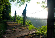 På brädorna till utsiktsplatsen på Bambu Indah, Ubud Bali