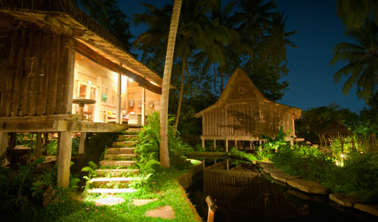 Kväll vid Bambu Indah i Ubud, Bali
