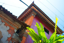 Vackra färger på hus vid Jalan Kedebatan, Ubud Bali
