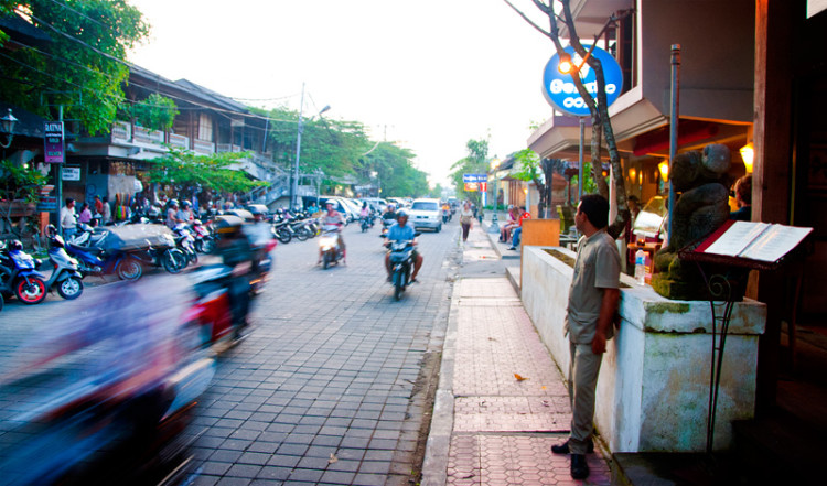 Oops Restaurant and Bar, Jalan Raya Ubud Oops Restaurant and Bar, Jalan Raya Ubud