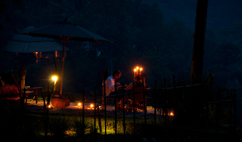 Romatisk middag med levande ljus vid Bambu Indah, Ubud