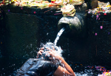 Heligt källvatten vid Tirtha Empul Tempel, Bali