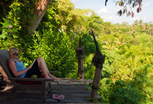 Anki kopplar av på Bambu Indah, Ubud Bali