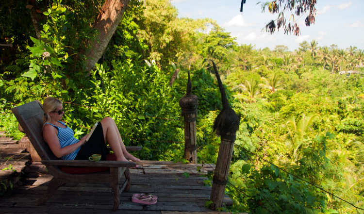 Anki kopplar av på Bambu Indah, Ubud Bali