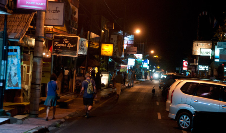20120412-122-Street-Night-Ubud