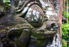 Närbild demon vid Puri Saren Agung, Ubud Bali