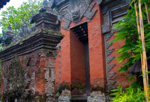 Vacker portal vid Puri Saren Agung, Ubud Bali