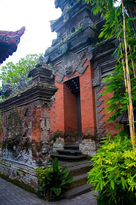 Vacker portal vid Puri Saren Agung, Ubud Bali