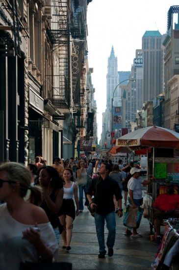 Livlig shopping längs Broadway, SoHo New York