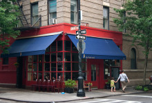 Vännerhuset med Central Perk på Bedford och Grove Street i West Village