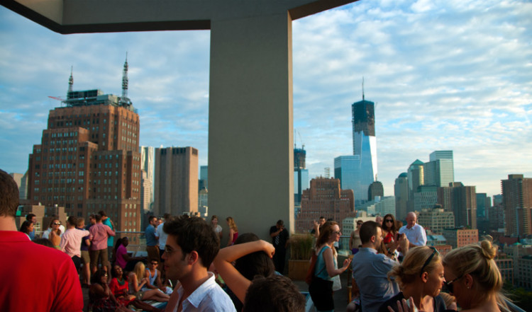 Klubbliv på Jimmys, rooftop bar på the James Hotel, SoHo New York