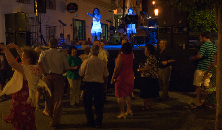 Dansen fortsätter till långt in på morgontimmarna, Verbena de Santa Ana, Manilva
