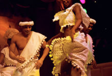 Dans och karnevalstäming på Plataforma Sambashow, Rio de Janeiro