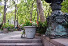 Vid entrén till Bryant Park, New York