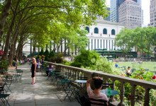 Bord längs Bryant Park, New York
