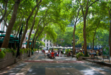Under träden i Bryant Park, New York