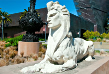 Sfinx staty utanför De Young Museum i Golden Gate Park, San Francisco