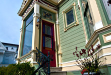 Ingång till en av The Painted Ladies vid Alamo Square, San Francisco