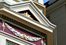 Dekorativ detalj till en av The Painted Ladies vid Alamo Square, San Francisco