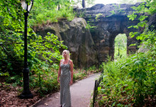 Anki på en gångväg i Central Park, New York