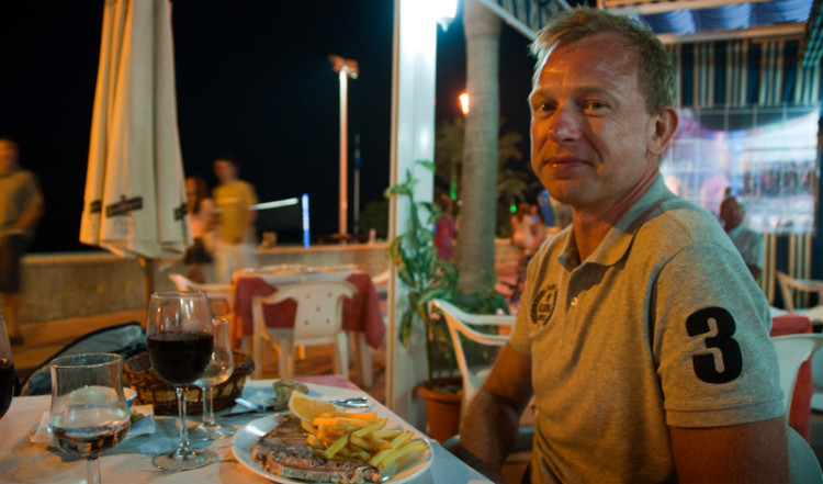 Lasse på Manolo restaurang, Strandpromenaden i Sabinillas Lasse på Manolo restaurang, Strandpromenaden i Sabinillas