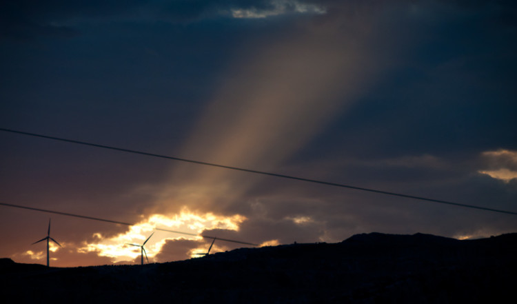 Solen går ner vid bergen ovanför Monte Viñas, Manilva