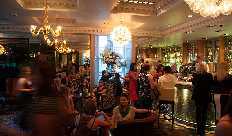 Kväll på Le Monde Bar & Restaurant, Edinburgh