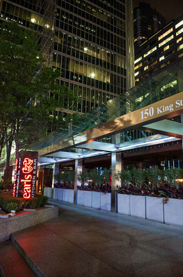 Earls Kitchen & Bar, King Street Toronto